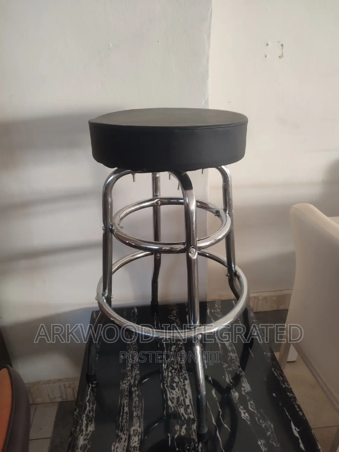 Kitchen High Stool With Rotating Seat