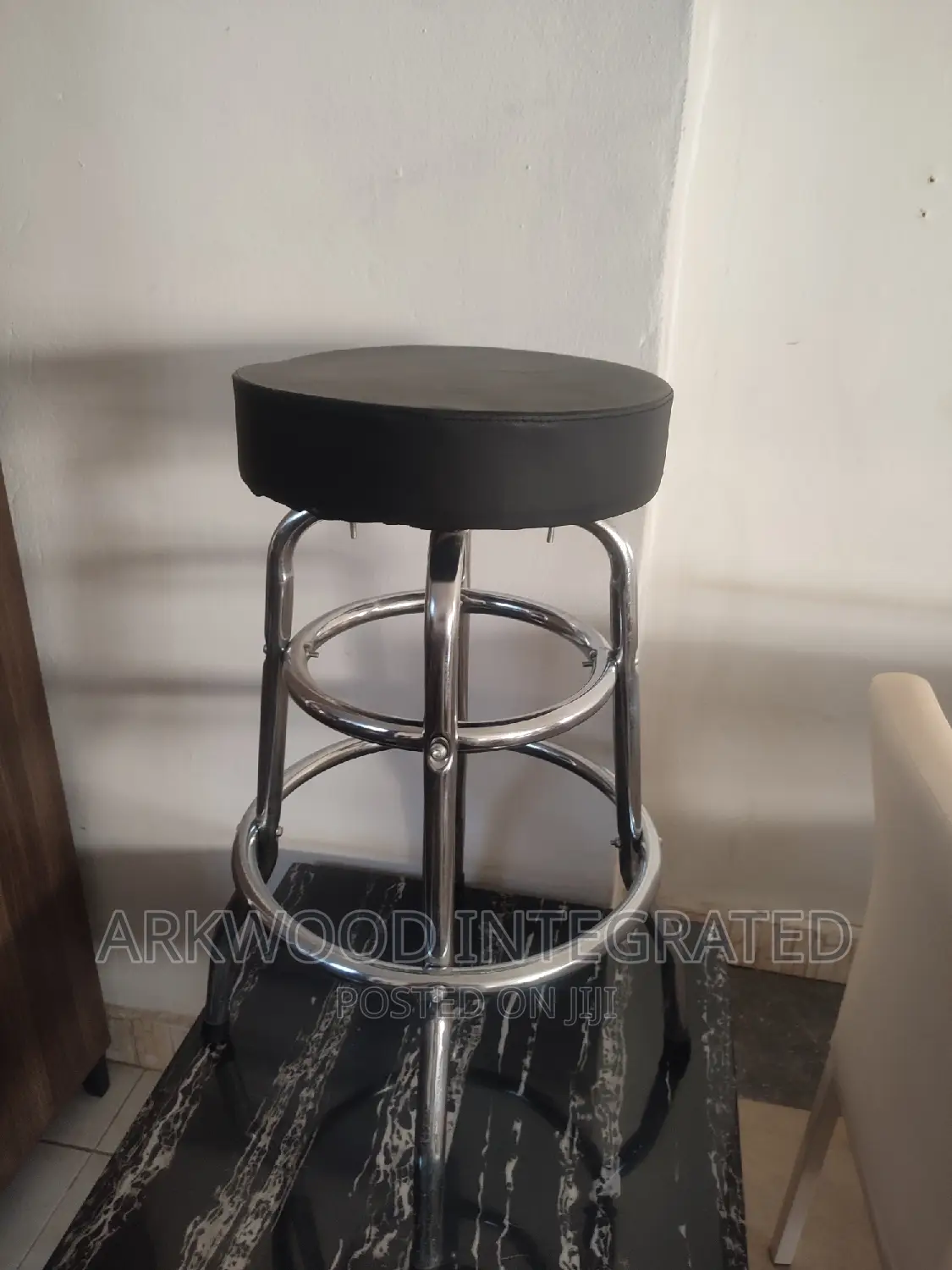Kitchen High Stool With Rotating Seat