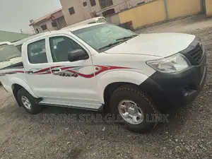 Toyota Hilux WORKMATE 4x4 2014 White