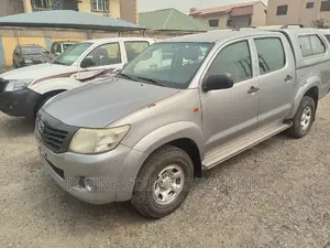 Toyota Hilux WORKMATE 4x4 2015 White