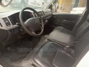 Toyota HiAce 2010 White