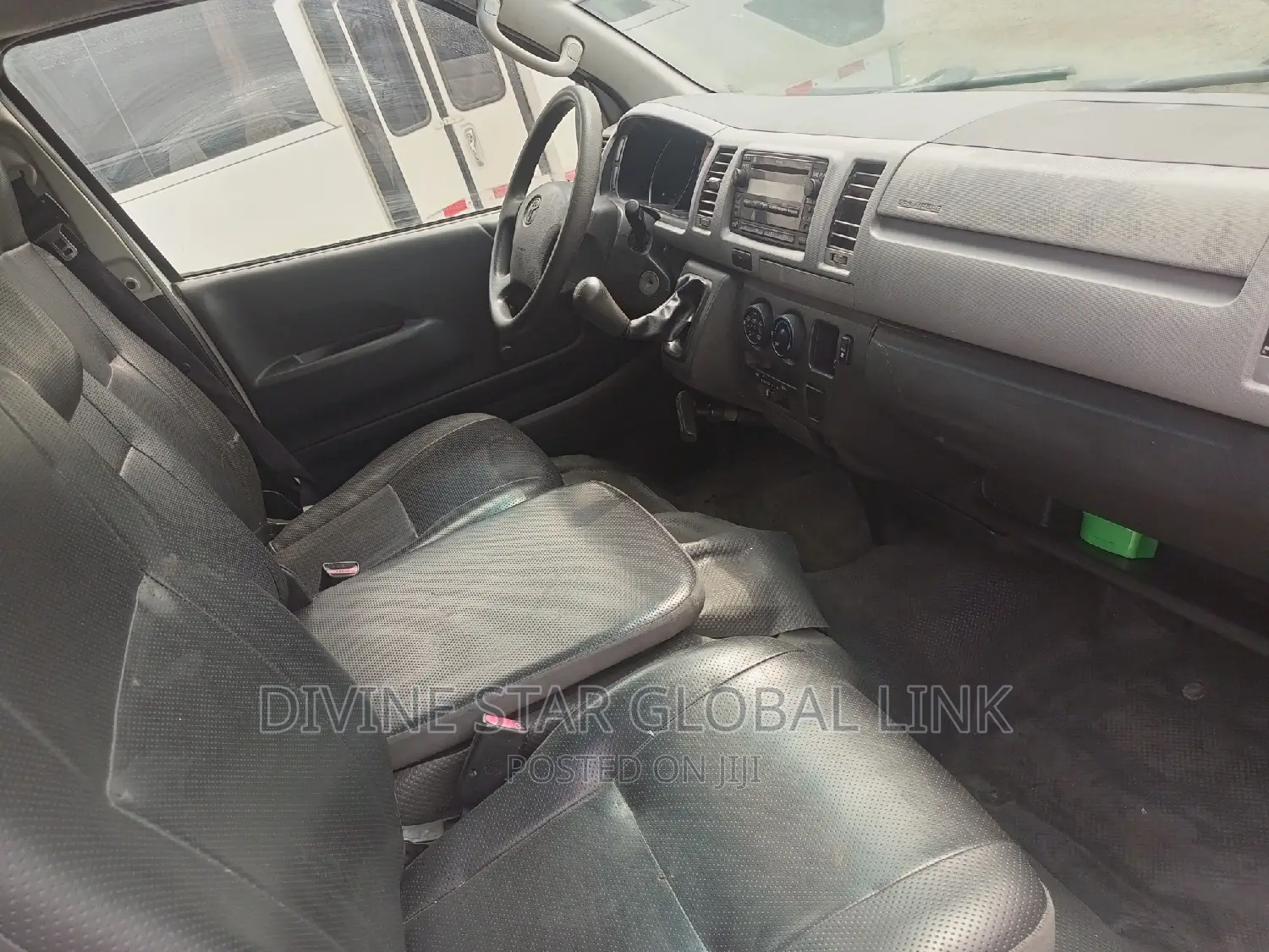 Toyota HiAce 2010 White
