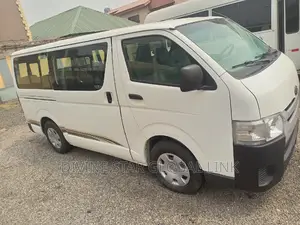Toyota HiAce 2010 White