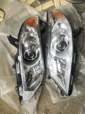 Set Toyota Sienna Headlamp 2012