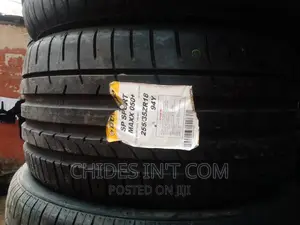255/35/18 Donlop Tire