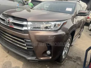 Toyota Highlander 2018 Brown