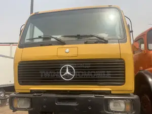 Photo - Mercedes-Benz Water Tanker