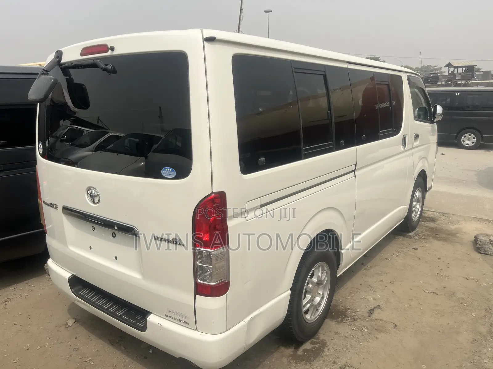 Toyota HiAce 2013 White