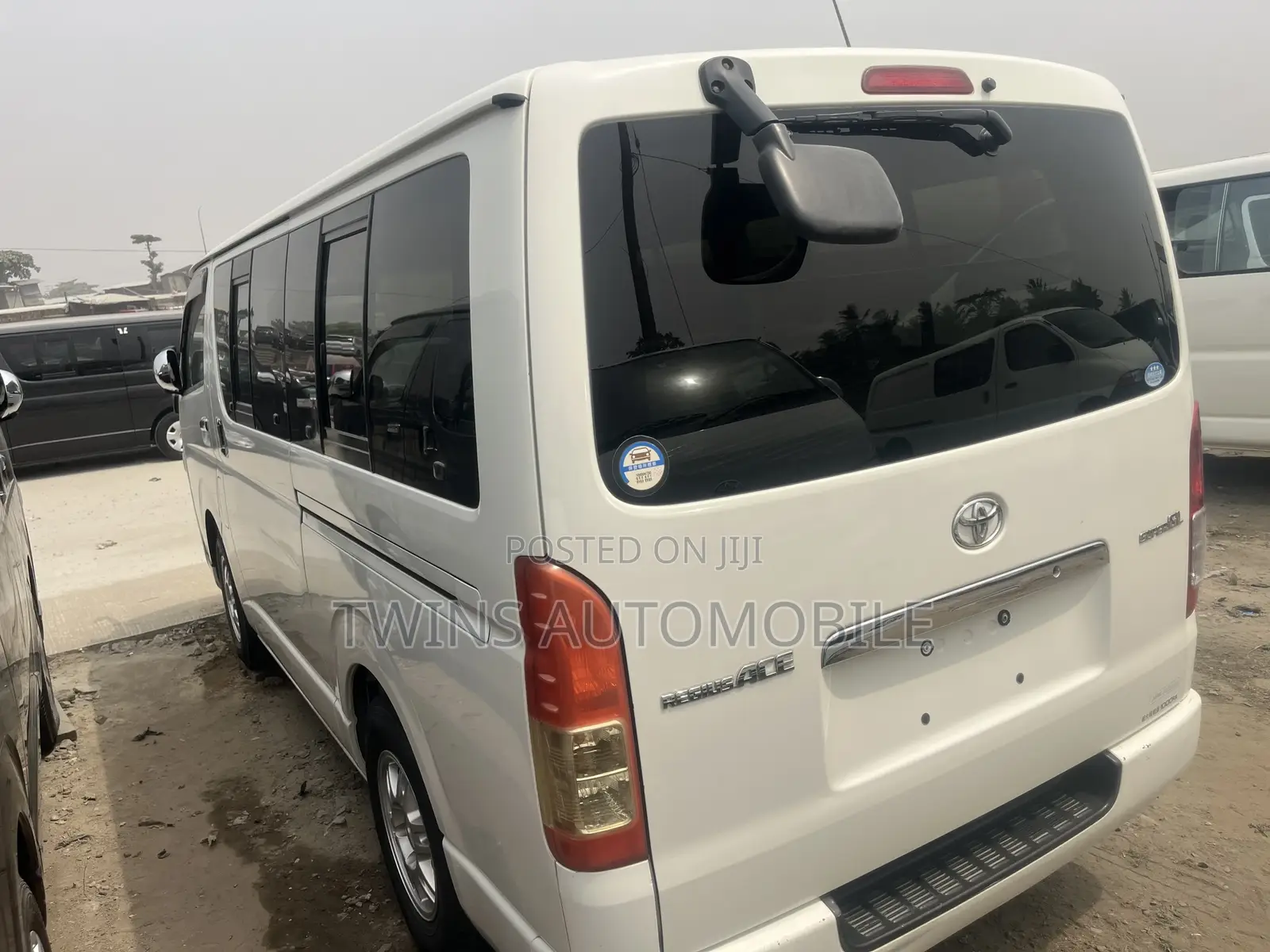 Toyota HiAce 2013 White