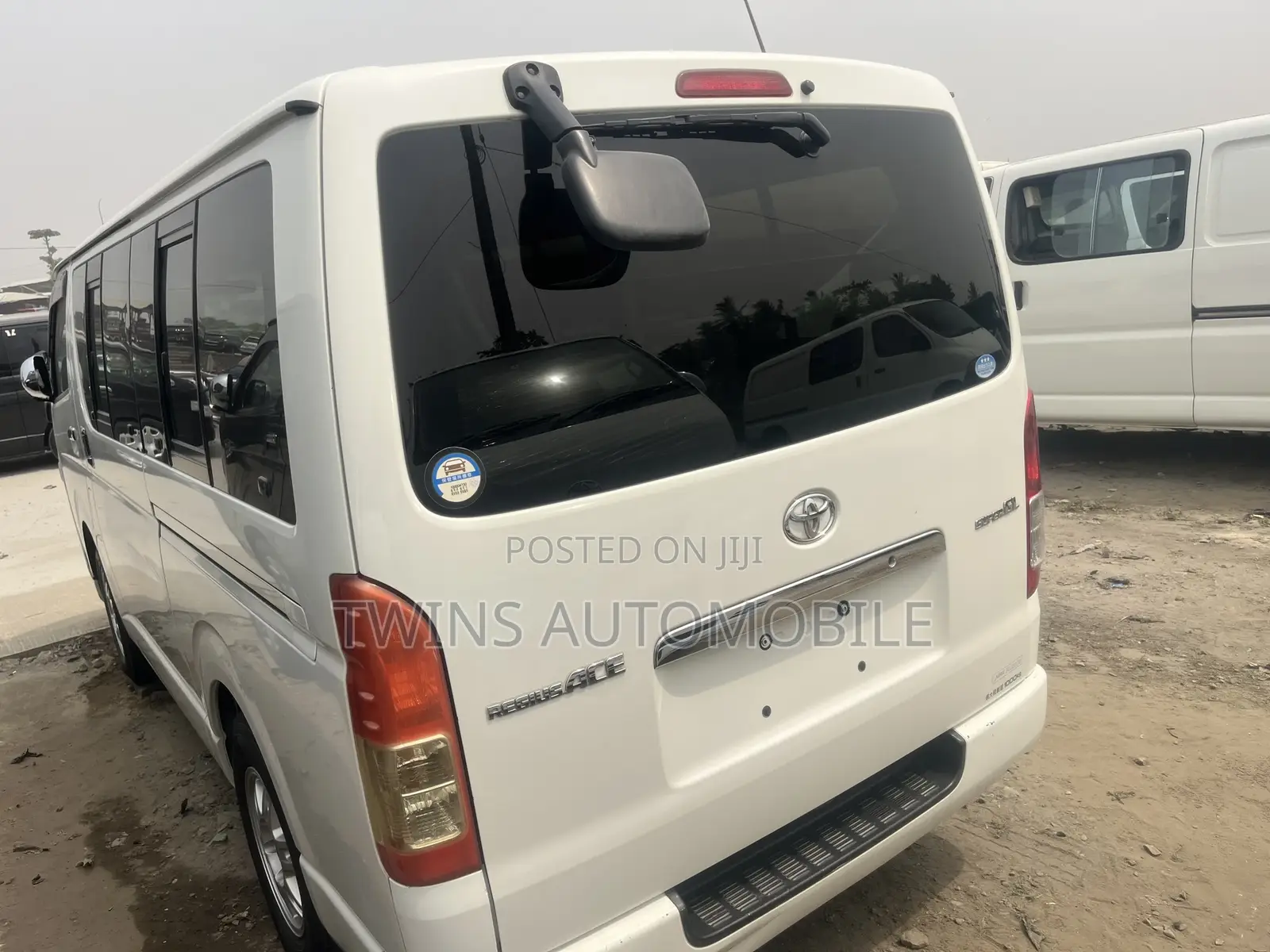 Toyota HiAce 2013 White