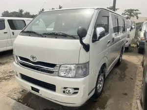 Toyota HiAce 2013 White