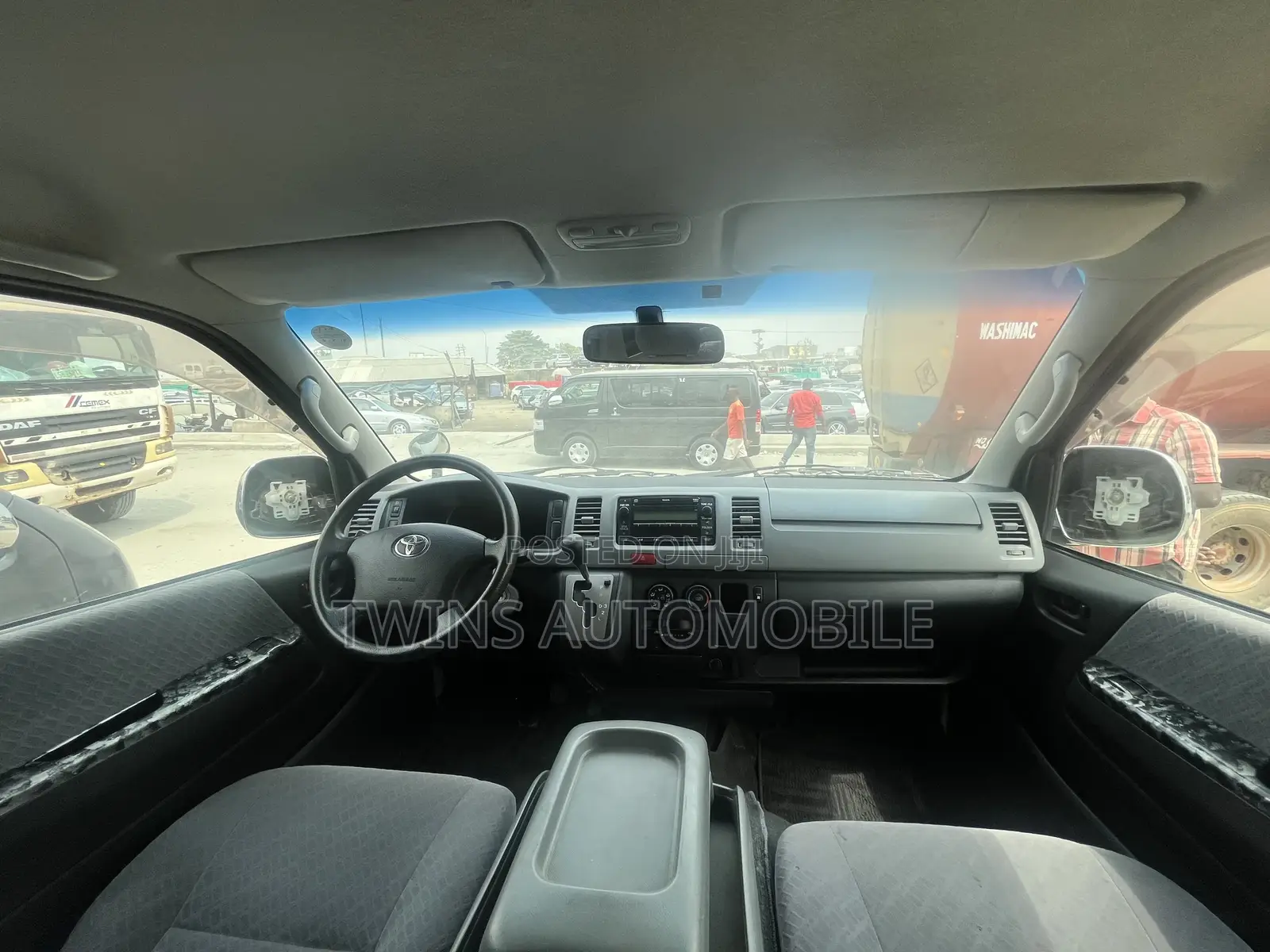 Toyota HiAce 2013 White