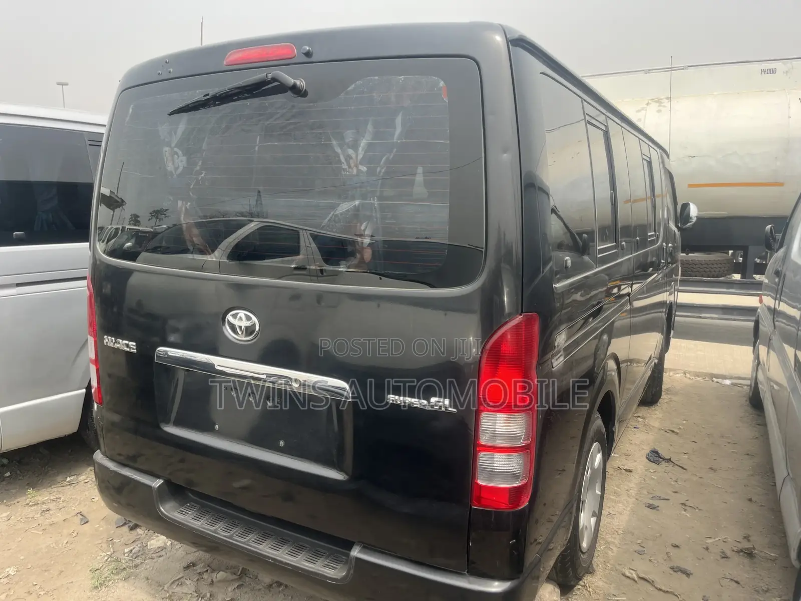 Toyota HiAce 2014 Black