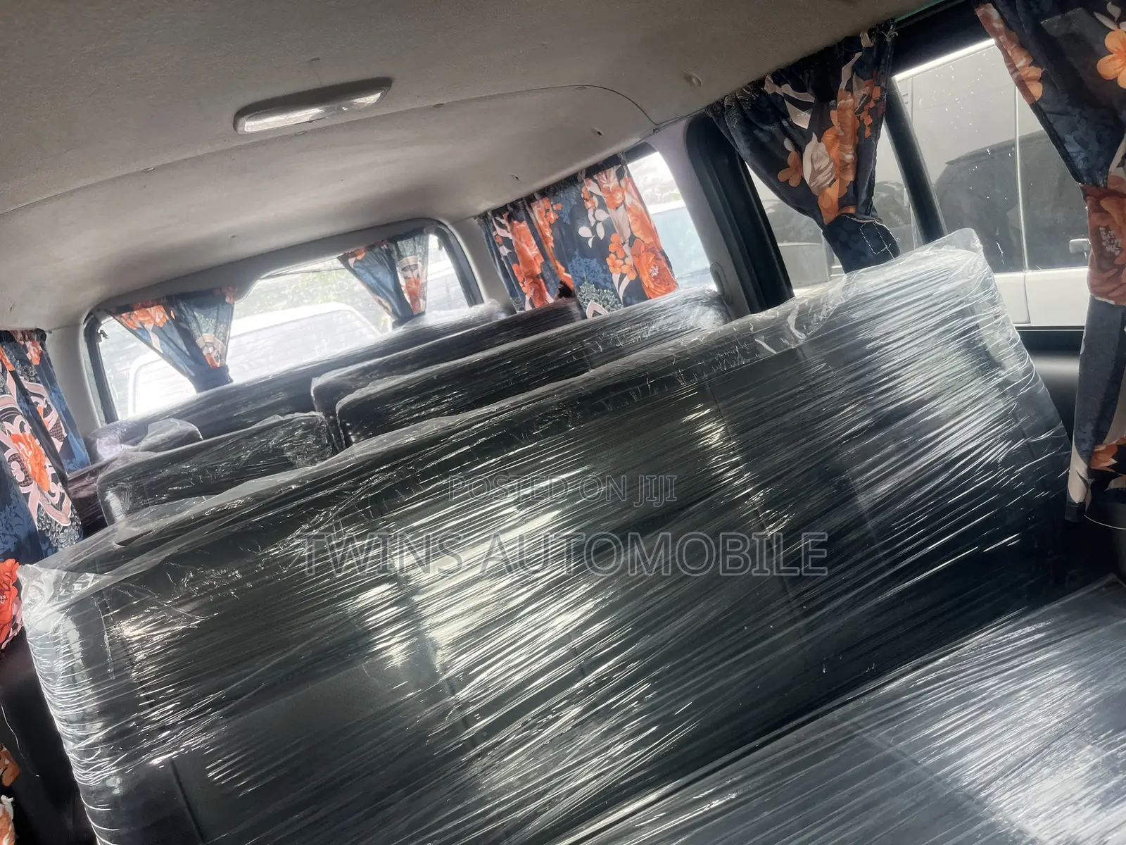 Toyota HiAce 2014 Black