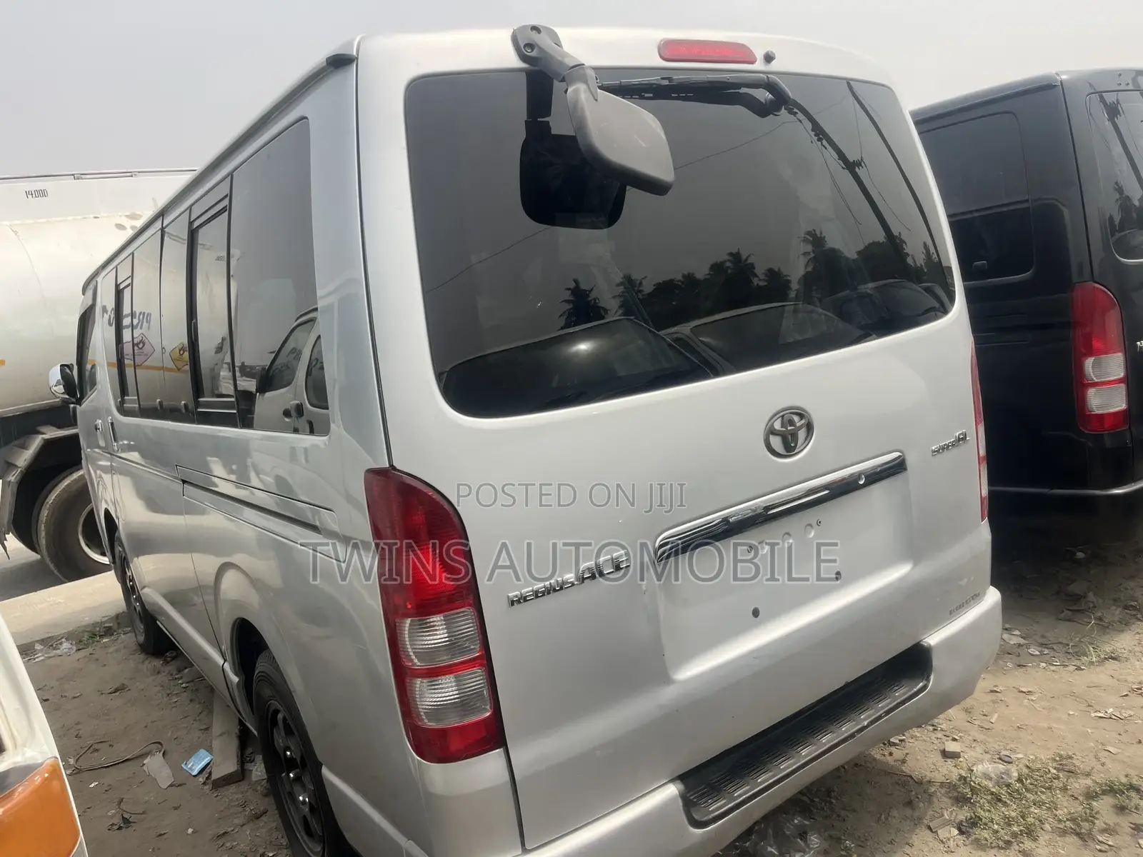 Toyota HiAce 2011 Silver