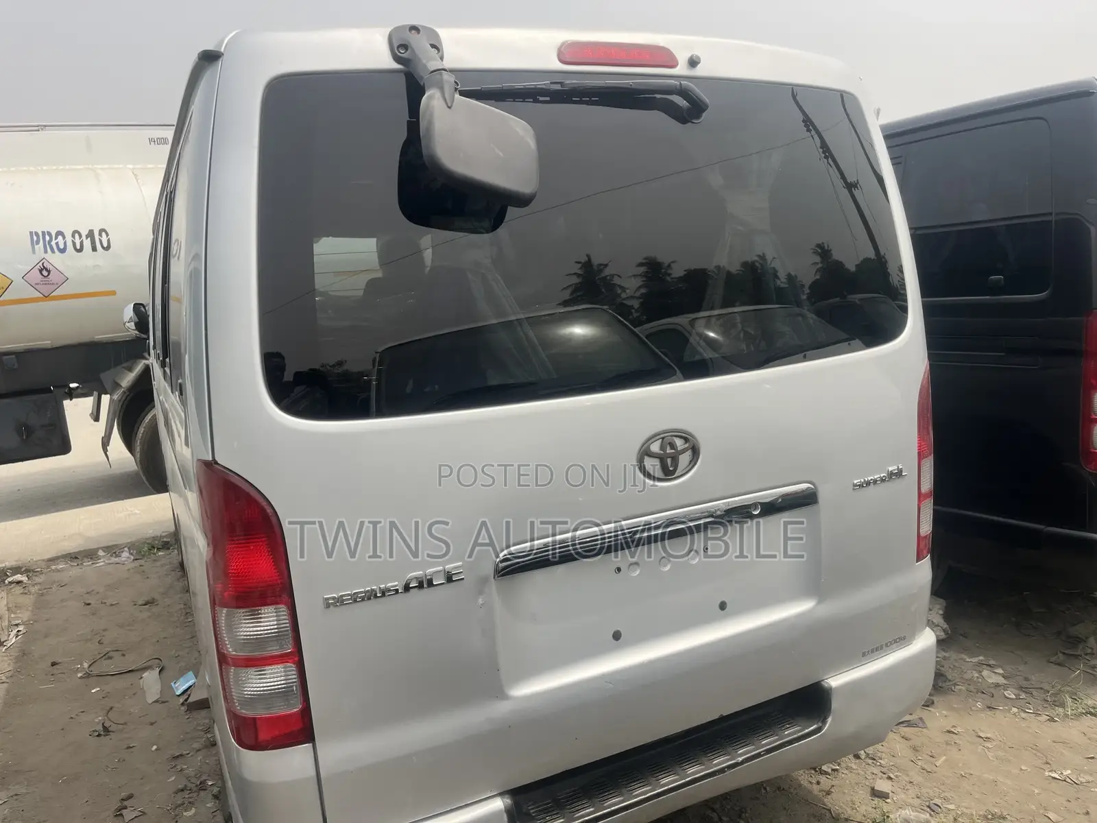 Toyota HiAce 2011 Silver