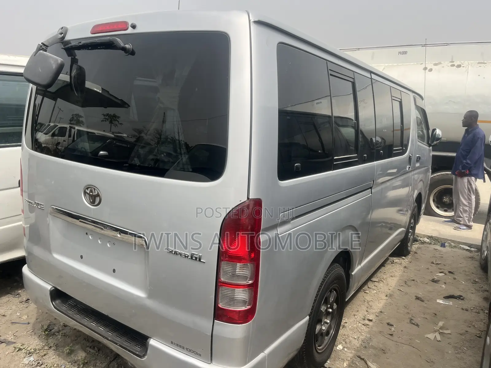 Toyota HiAce 2011 Silver