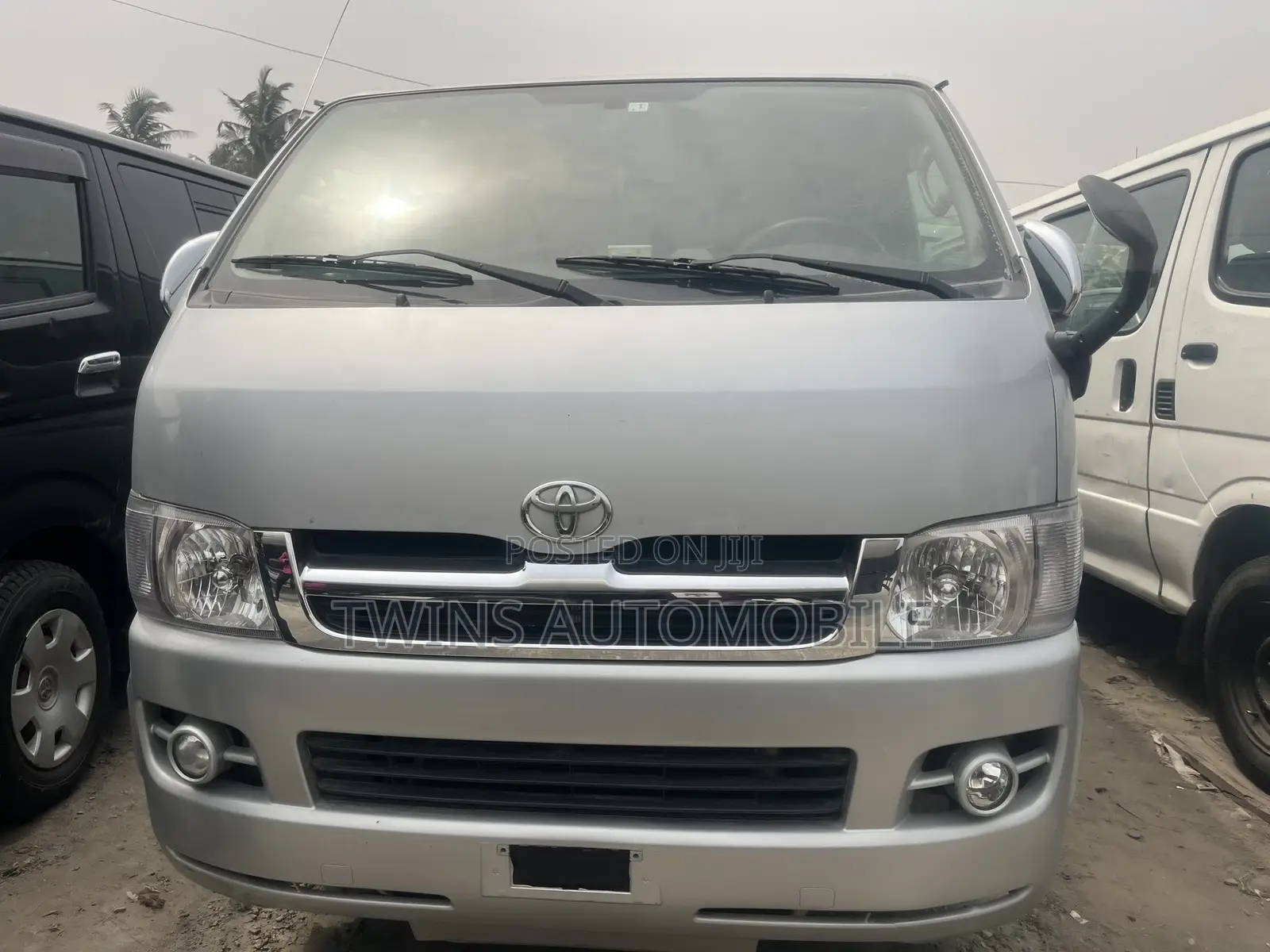Toyota HiAce 2011 Silver