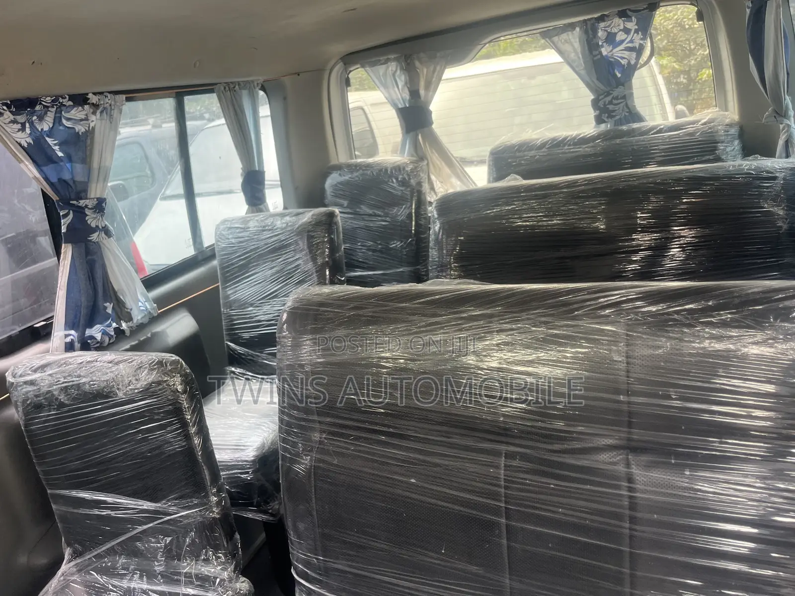 Toyota HiAce 2011 Silver