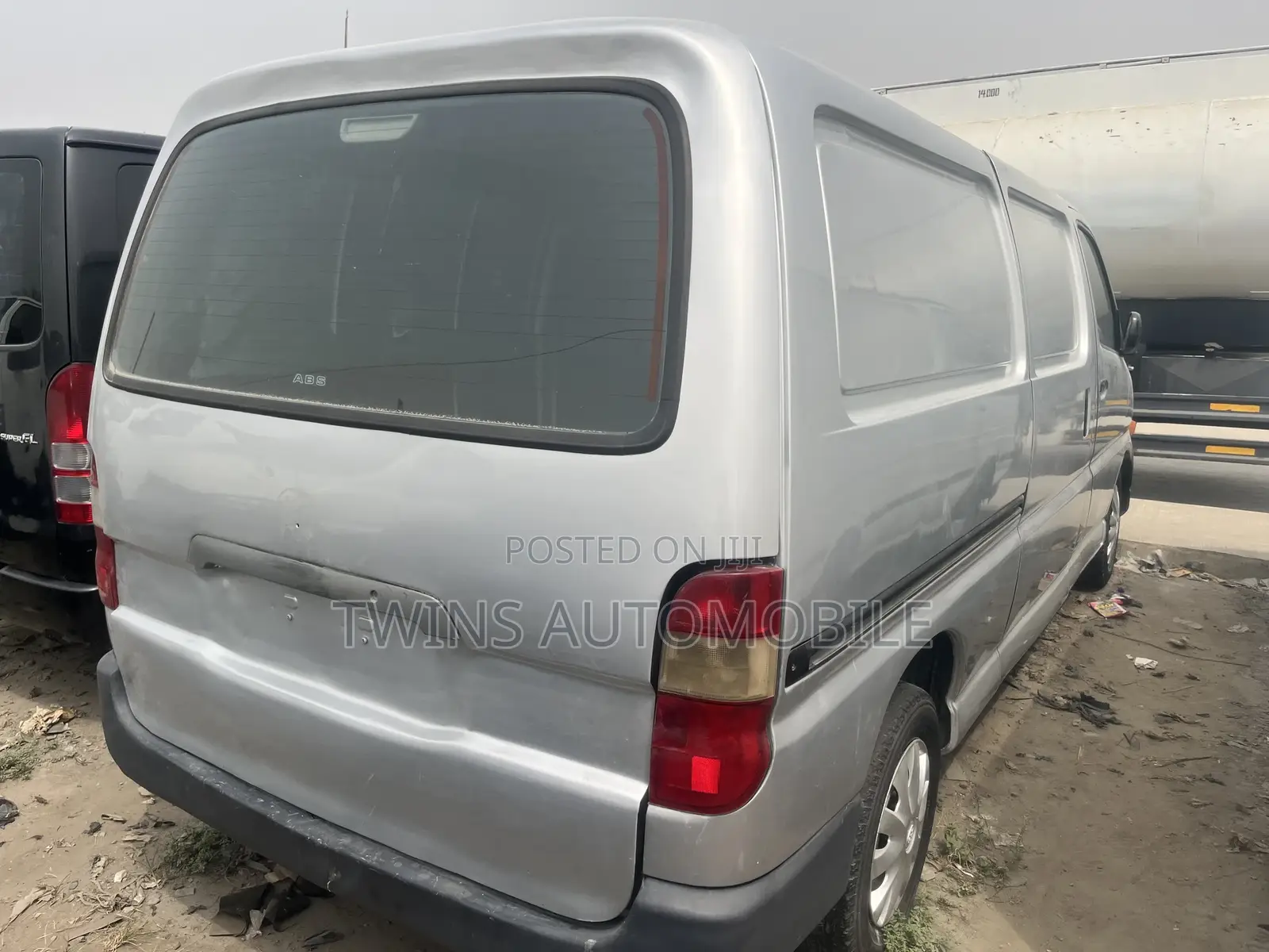 Toyota HiAce 2006 Grey