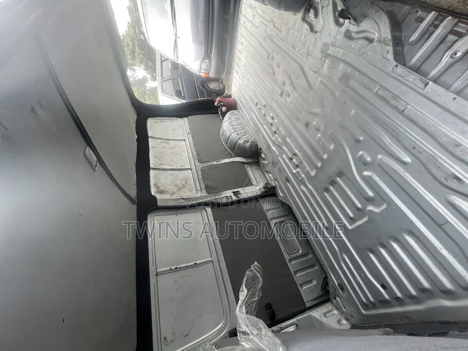 Toyota HiAce 2006 Grey
