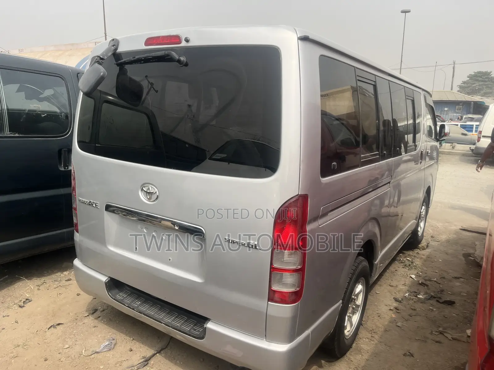 Toyota HiAce 2013 Silver