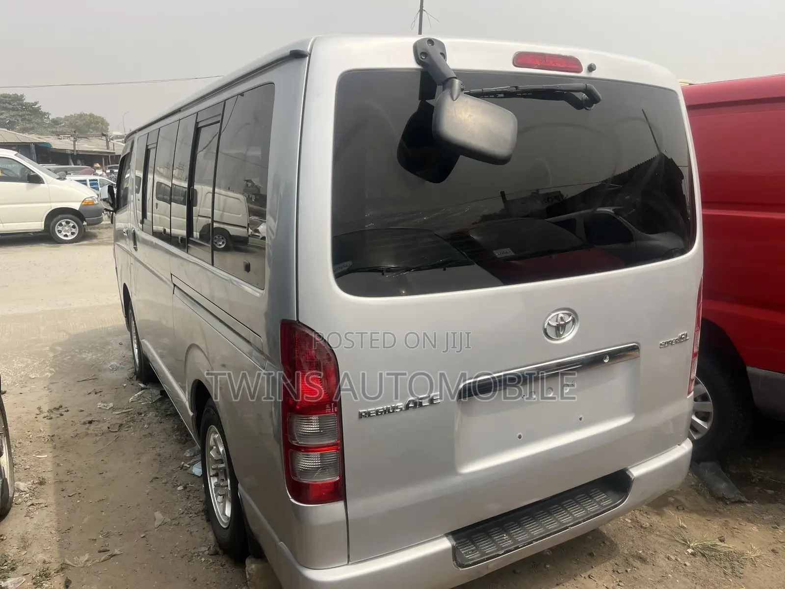 Toyota HiAce 2013 Silver