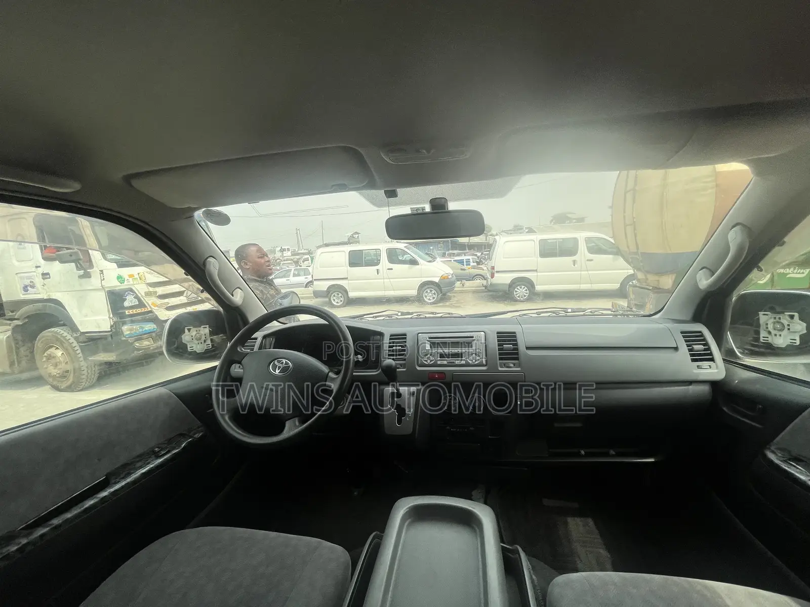 Toyota HiAce 2013 Silver