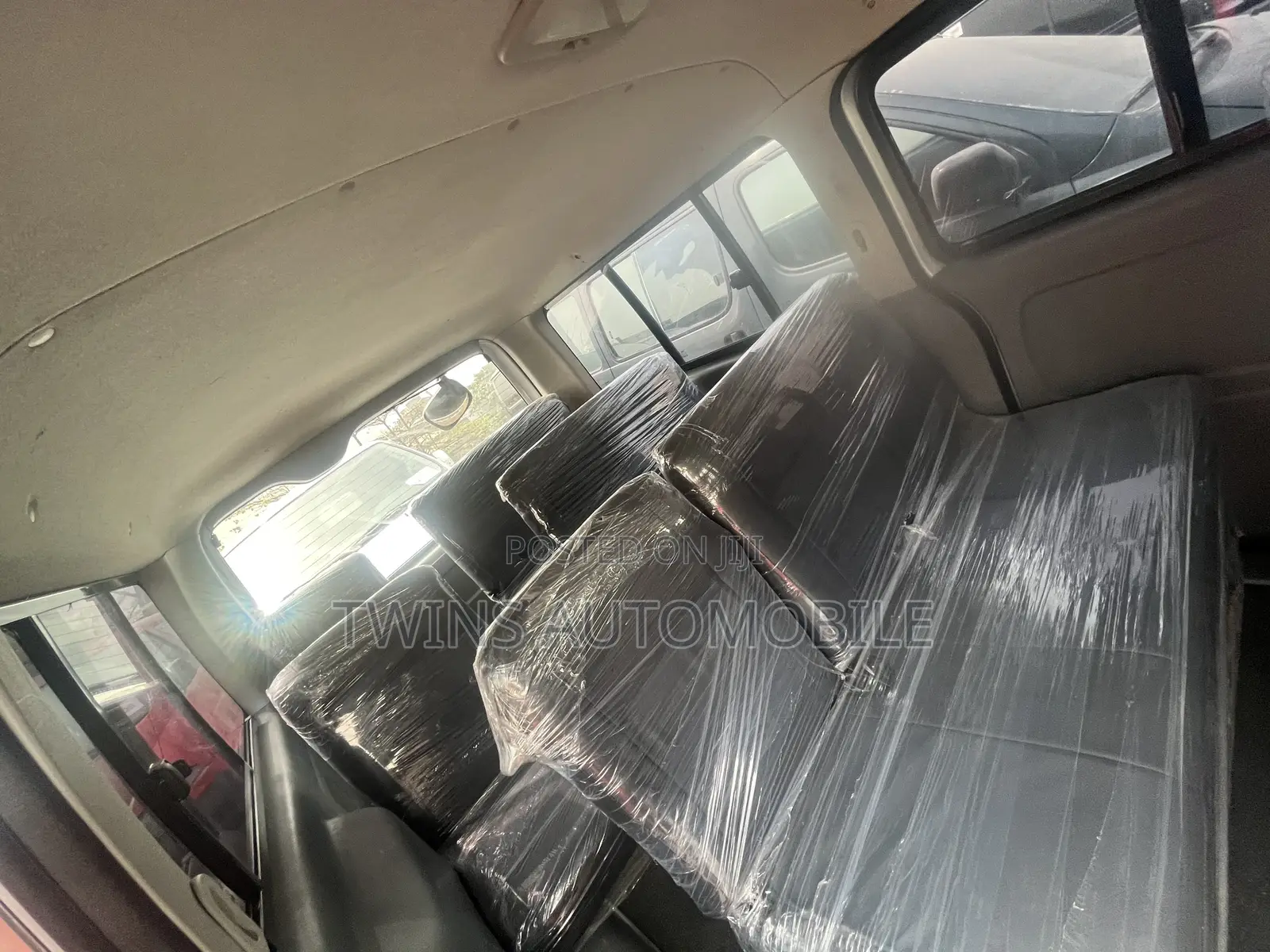 Toyota HiAce 2013 Silver