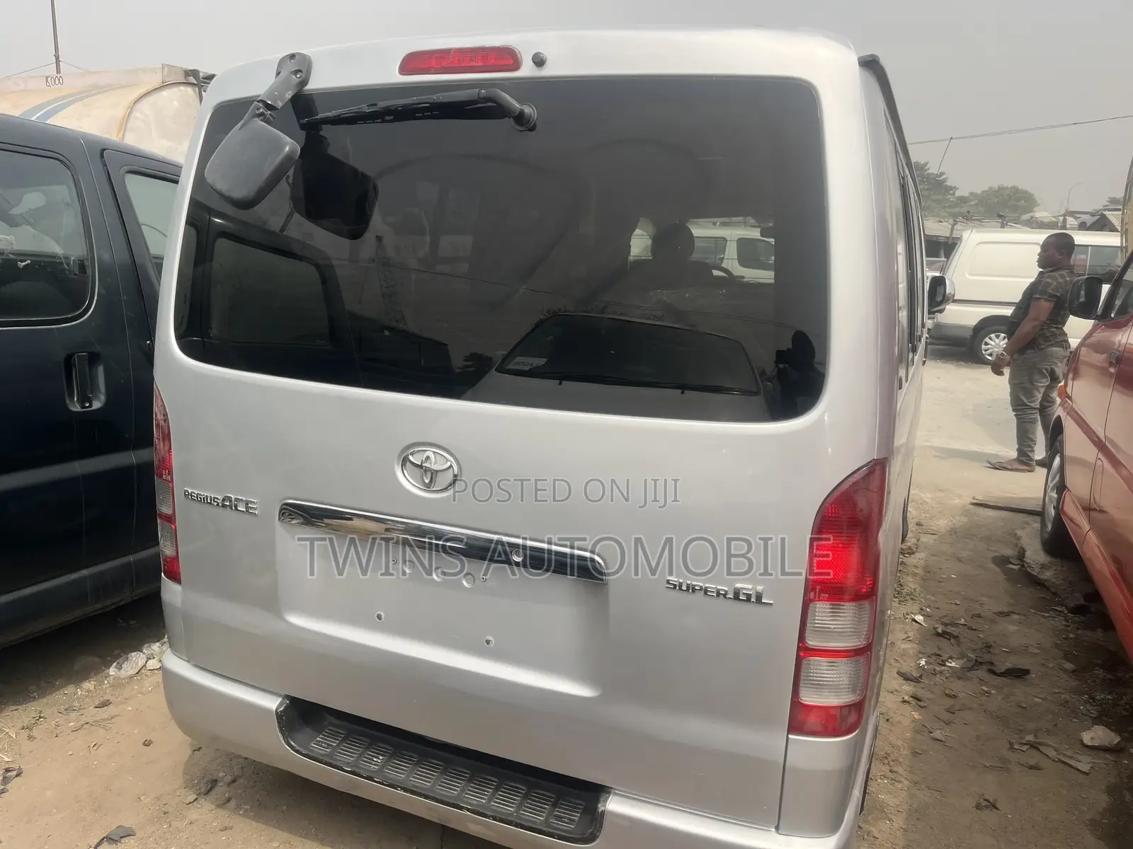 Toyota HiAce 2013 Silver
