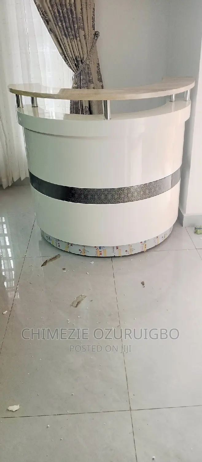 1.2 Meters White Reception Table