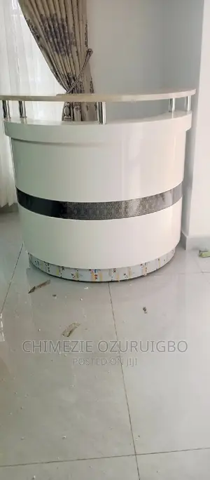 1.2 Meters White Reception Table