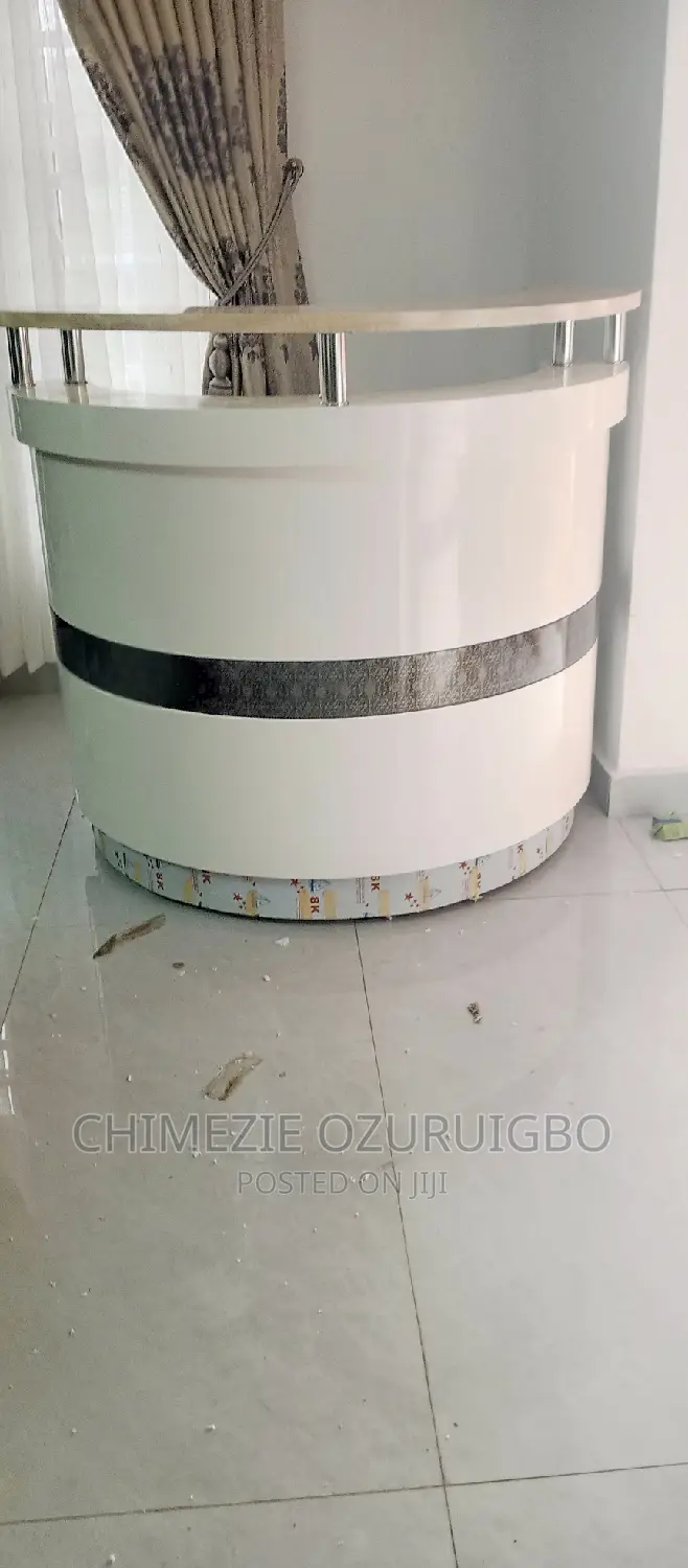1.2 Meters White Reception Table