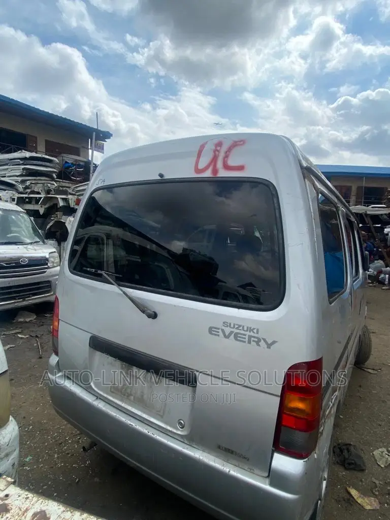Suzuki Every 2010 White
