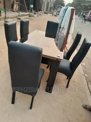 6 Seater Dinning With Glass Top
