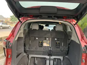 Toyota Sienna XLE Woodland Edition 2022 Red