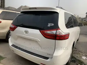 Toyota Sienna 2017 White