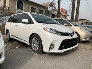 Toyota Sienna 2017 White