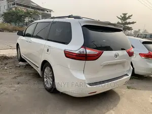 Toyota Sienna 2017 White