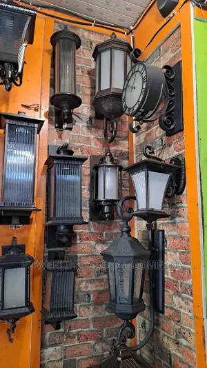 Wall Pillar Light Fitting for Homes/ Hotels/ Lounges