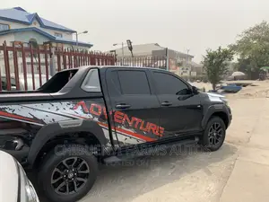 New Toyota Hilux 2023 Black