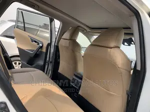 Toyota RAV4 Limited 2021 White