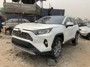 Toyota RAV4 Limited 2021 White
