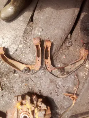 Upper Arms for Nissan Pathfinder 05