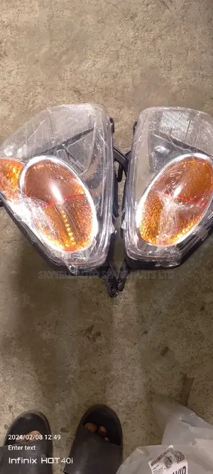 Complete Set of Rav 4 2005 Head Light