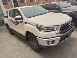 New Toyota Hilux 2023 White