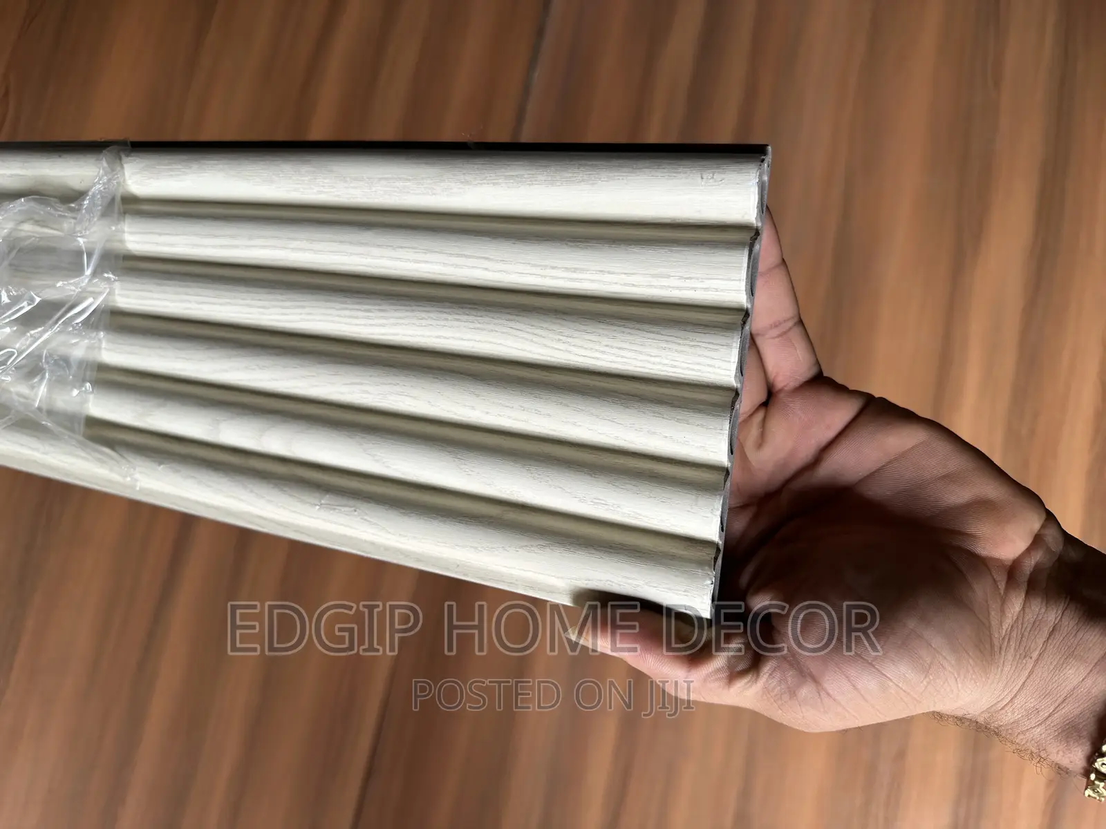 Fluted Panel Big