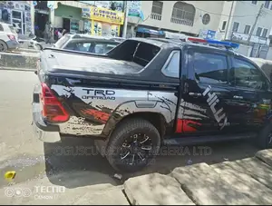Hilux 2020 Booth Cover TRD With Roller