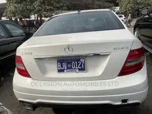 Mercedes-Benz C300 Luxury 4Matic Sedan AWD (3.0L 6cyl 7A) 2012 White