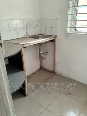 1bdrm Apartment in Adelabu for rent